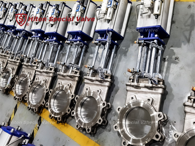 Pneumatic knife gate valves